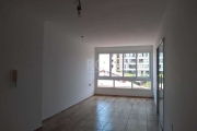 Apartamento 2 dormitórios no bairro Petrópolis, 2 suítes, com espera para gás, todo reformado, portas de vidro, com porcelanato, porta camarão nos banheiros, com vaga de garagem escriturada, a hidrául