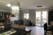 Excelente apartamento de 3 dormitórios, TRANSFORMADO EM 2 com living estendido, SEMI MOBILIADO. &lt;BR&gt;O apartamento possui 1 suíte, com mais 1 banheiro social, piso vinílico de alto padrão, armári