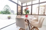 Ótimo apartamento/cobertura horizontal, no Higienópolis, com 72m² privativos, semi mobiliado, de 1 dormitório, 2 vagas e lindo terraço. Possui living amplo com rebaixe em gesso e sacada integrada que 