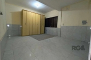 Casa no Bairro Partenon em Porto Alegre.&lt;BR&gt;&lt;BR&gt;Compposta de 03 dormitórios, ampla sala, copa cozinha, 04 banheiros. &lt;BR&gt;&lt;BR&gt;Possibilidade de dividir em apartamentos já possue 