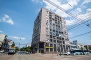 Apartamento todo reformado, 2 dormitórios, sala ampla, cozinha, banheiro com com hidro, junker, dependência de empregada, área de serviço. Salão de festas com vista espetacular, elevadores, portaria 2