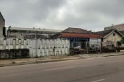 Terreno localizado no bairro Navegantes com 484 m² de área total, medindo 22 x 22, com construção de alvenaria sob terreno. Localizado na Rua Dona Margarida e próximo a  bares, lancherias, supermercad