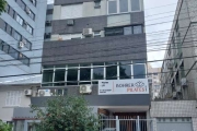 Cobertura de 1 dormitório na Jose de Alencar, Bairro Menino Deus, com living para 2 ambientes, cozinha e banheiro social. amplo terraço com churrasqueira. sem vaga de garagem. ótima localização no bai