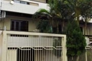 Vendo excelente apartamento duplex com 184,14m² privativos, 03(três) dormitórios, sendo 1(uma) suíte, 2(dois) banheiros sociais, sala, cozinha, espaço para 2(dois) ambientes, churrasqueira, próprio sa