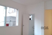 Raridade: Apartamento ( 3 ) três dormitórios - Reformado - Desocupado - Frente - &lt;BR&gt;Apartamento com três dormitórios, um deles com sacada, banheiro social e lavabo, hall de entrada, amplo livin