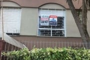 Excelente apartamento 2 dormitórios no bairro Bom Jesus em Porto Alegre. &lt;BR&gt;Living para dois ambientes, banheiro social, cozinha e área de serviço. &lt;BR&gt;Possui 58,25 m² de área privativa e