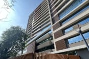 Apartamento com 143 m² privativos, possui 3 suítes, (sendo 1 máster), living, cozinha, dependência de empregada, lavabo, 143 m² de área privativa, 2 vagas de garagem. Infraestrutura de lazer completa,