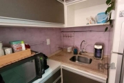 Gaúcha de Imóveis vende, apartamento Terreo com pátio de 01 dormitórios, área de serviços, cozinha planejada, banheiro com box, quarto do casal com acesso ao pátio, próximo do Petrópolis. Agendar visi