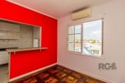 Apartamento de 1 dormitorio a venda no Bairro Navegantes.&lt;BR&gt;Excelente apartamento reformado, com dois aparelhos de ar condicionado novos, banheiro e cozinha novas. Bem localizado próximo a todo