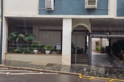 Excelente apartamento na Rua Duque de Caxias, com 01 dormitório, amplo living estar e jantar, banheiro social, área de serviço.   &lt;BR&gt;Apartamento de frente recém reformado.    &lt;BR&gt; Edifíci