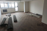 155m² privativos por apenas R$150.000,00!&lt;BR&gt;Vende sala com 155,12m² privativos  e 191,94m² de área total, com banheiro e cozinha em excelente ponto do centro histórico, condomínio  com portaria