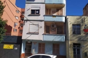 Apartamento com três dormitórios, living para dois ambientes, banheiro social e lavabo. De frente, ampla sacada e churrasqueira no apartamento. Ensolarado e arejado. Ótima localização no bairro, rua J