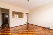 Apartamento no Centro Histórico com 2 dormitórios, sala para 2 ambientes, cozinha, lavanderia , banheiro social e auxiliar. Andar alto, iluminado, condomínio com elevador, portaria diurna, salão de fe