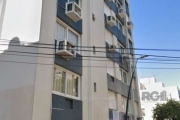 Apartamento de 1 dormitório com  living com frente para rua Vasco Alves, cozinha e área de serviço, banheiro amplo, orientação solar leste, imóvel arejado e iluminado. 45,39 metros privativos, sol da 