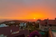 excelente terreno localizado no Morro São Caetano ( APAMECOR ), um dos bairros mais diferenciados da capital pela vista eterna e panorâmica de toda Zona Sul, do Rio Guaíba e do Por do Sol espetacular!