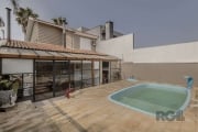 Linda casa em condomínio fechada com infra estrutura completa, segurança, além de um lindo espaço gourmet, a varanda possui integração com a piscina com um lindo por-do-sol. Preço e disponibilidade do