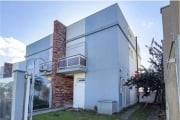 Sobrado contemporâneo à venda na Lomba do Pinheiro, Porto Alegre! Este lindo sobrado desocupado e com preço imperdível é a escolha perfeita para quem procura conforto e qualidade de vida. Com 120 m² d