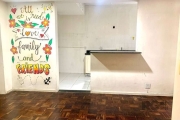 Excelente apartamento no bairro Auxiliadora, em andar térreo, Garden fechado (de fácil reversão) iluminado e ventilado, distribuídos em dois dormitórios, banheiro social e auxiliar, sala integrada com