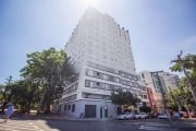 Apartamento de 3 dormitórios, living amplo, cozinha com área de serviço e dependencia de empregada, Banho social,  varanda ampla, posiçao excelente ficando de frente, ensolarado, piso parquet,eletrica