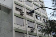 Apartamento situado na rua André da Rocha no Bairro Centro Histórico de 1 dormitório amplo, semi-mobiliado e decorado, andar alto, living 2 ambientes, cozinha e área de serviço separadas, banheiro soc