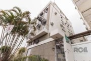 Ótima sala comercial térrea, transformada em apartamento estilo Stúdio com mezanino no Partenon. No andar inferior possui sala ampla com cozinha integrada. No mezanino possui dormitório com sacada cob