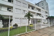 Amplo apartamento para venda, com 3 dormitórios, sendo 1 com sacada, 2 banheiros, sendo 1 com box de vidro, cozinha com área de serviço separada e piso em parquet.&lt;BR&gt;Localizado na Rua Padre Hil