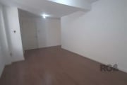 Apartamento desocupado no bairro Santo Antônio em Porto Alegre. 1 dormitório com 53,23m² de área privativa!! Sala com 2 ambientes, amplo dormitório com Split, sol da manhã, cozinha, lavanderia, banhei