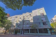 Apartamento JK, com 30 metros privativos, se destaca pela localização: na esquina da rua Irmão José Otão com rua Garibaldi. Próximo a todos recursos, UFRGS, Santa Casa, Colégio Rosário, Parque da Rede