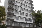 Libertas vende apartamento em  frente  Faculdade de Odontologia e Hospital de Clinicas, Hall de entrada,  três dormitórios um com sacada,  uma suite, living dois ambientes, cozinha área de srviço, wc 