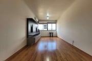 Apartamento semimobiliado de 75 m², 2 dormitórios sendo 1 suíte e 2 vagas de garagem no bairro Petrópolis. O imóvel possui vista panorâmica, living para 2 ambientes, cozinha com armários planejados, á