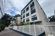 APARTAMENTO DE 2 DORMITÓRIOS, DE FUNDOS, SOL DA MANHÃ, VENTILADO. &lt;BR&gt;SALA, COZINHA, ÁREA DE SERVIÇO, BANHEIRO SOCIAL.&lt;BR&gt;&lt;BR&gt;Garagem por convenção de condomínio no valor mensal de R