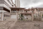 Descubra a casa dos seus sonhos à venda em Porto Alegre, no elegante bairro Jardim Itu Sabará. Esta encantadora residência de 232 m² oferece um espaço amplo e confortável, ideal para quem busca qualid