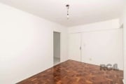 VENDE-SE este lindo apartamento localizado na Avenida Cristóvão Colombo, no bairro Independência, em Porto Alegre. O imóvel conta com 2 dormitórios, banheiro com box de vidro, cozinha equipada com pia