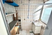 Excelente apartamento , 2 dormitórios, living 2 ambientes, cozinha, área de serviço e banheiro social. Imóvel totalmente reformado. Ficam os móveis planejados da cozinha e do banheiro. Possui duas vag