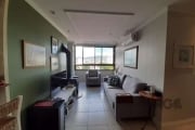 Apartamento no bairro Santana em Porto Alegre. Andar alto com vista livre de todas as janelas. Living com ambientes bem definidos, estar com lareira, jantar, churrasqueira. Cozinha planejada e lavande