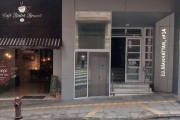 Conjunto Comercial a venda, no Edifício Manhattan, Centro de Porto Alegre. O Imóvel conta com duas salas, sala de espera, depósito e banheiro. Ficam dois splits e luminárias. Preço e disponibilidade d