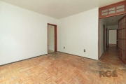 APARTAMENTO DE 68m² EM HIGIENÓPOLIS, COM 2 DORMITÓRIOS, 1 BANHEIRO, SALA E COZINHA. 1 VAGA DE GARAGEM COBERTA. Excelente oportunidade para quem busca imóvel para investimento! Em preço destaque na reg