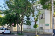 Vende excelente apto térreo, de 01 dormitório, com 56m2 de área privativa, sala, banheiro, cozinha e área de serviço. Apto bem arejado e ótima posição solar.&lt;BR&gt;Localizado há 50 m da Av. Assis B