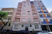 Apartamento térreo , 62 m2 privativos, 02 dormitórios amplos , sala bem iluminada, cozinha semi mobiliada, banheiro com ventilação direta, área de serviço e wc auxiliar . Estacionamento em frente para