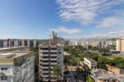 Apartamento em andar alto, com 2 dormitórios, sendo 1 suíte, 2 sacadas, churrasqueira, água quente em ambos banheiros e cozinha com área de serviço. Prédio em ótima localização, perto de todas as faci