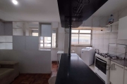 Apartamento de 01 dormitório com armário embutido, cozinha americana, fica todo mobiliado, com split instalado e banheiro com box de vidro.&lt;BR&gt;Prédio localizado em rua Tranquila do Bairro Vila J