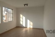 Apartamento JK, todo reformado, andar alto, vista panorâmica. Entrar e morar. Edifício com elevadores e portaria.