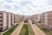 Ótimo apartamento no Sarandi, desocupado, lateral, com 42m² privativos, de 2 dormitórios e vaga rotativa. Possui sala, 2 dormitórios, banheiro com box de vidro e ventilação natural, cozinha e área de 