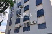 EXCELENTE OPORTUNIDADE - APARTAMENTO DE FRENTE COM 03 DORMITÓRIOS, SALA 2 AMBIENTES, COZINHA, AREA DE SERVIÇO, BANHEIRO, GARAGEM ESCRITURADA - PRÉDIO COM ELAVADOR. APTO. DESOCUPADO - PROXIMO A PUCRS -