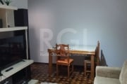 Descubra este excelente apartamento no Edifício Arco Iris, localizado na Avenida João Pessoa, 1065, no coração do Centro Histórico de Porto Alegre. Com 49 m² de área privativa, este imóvel é ideal par