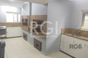 Excelente  apartamento desocupado em  andar alto, 2 dormitórios  amplos, ensolarados, living para 2 ambientes , sala de estar e sala de jantar. 2 banheiros,  banheiro social e lavabo. Cozinha com arma