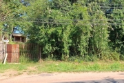 Terreno à venda em Belém Novo | Amplo terreno medindo aproximadamente 800m², tem duas peças construídas com banheiro e entrada para carro. Localizado em frente para a Avenida Juca Batista, na entrada 