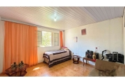 Excelente Oportunidade! Casa Ampla e Confortável à Venda em Porto Alegre Se você busca um imóvel espaçoso, aconchegante e em uma localização privilegiada, esta casa térrea é a escolha perfeita! Locali