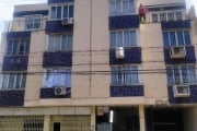 Muito bom apartamento térreo, hall de entrada, com  espaço condominial amplo como pátio, 2 dormitórios, cozinha, banheiro social, living 2 ambientes, área de serviço, banheiro auxiliar e 1 vaga de gar