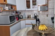 Casa reformada com 0 2 dormitorios, 02 banheiros . Este imóvel está bem equipado O condomínio fica localizado em Rua B no bairro Olaria em Canoas. Está próximo a pontos de interesse de Olaria, tais co